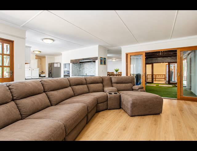 3 BEDROOM FREEHOLD FOR SALE IN FAERIE GLEN